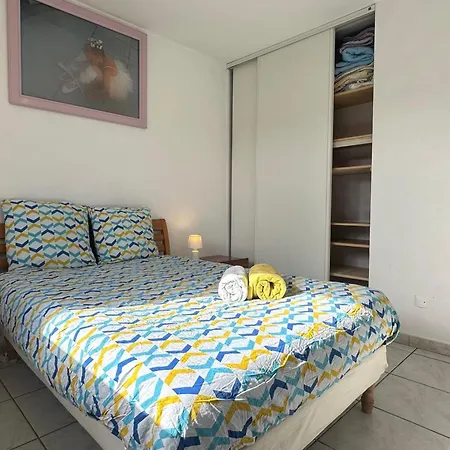 Сasa de vacaciones Spacious House With Garden In *