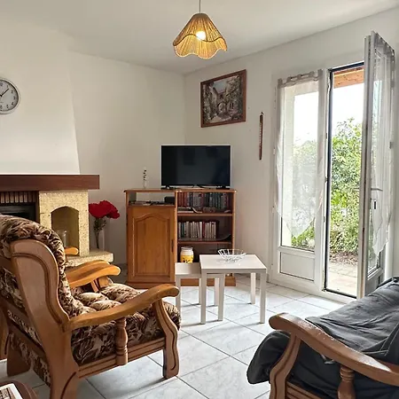 Spacious House With Garden In